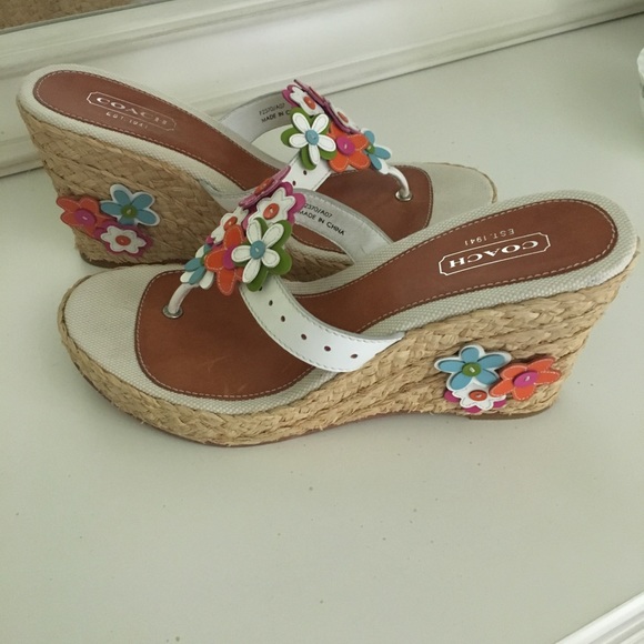 Size 10 Coach  wedge sandals with leather flowers - Picture 2 of 3